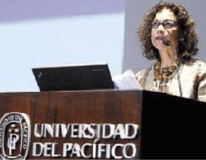 Profesora María Cruz-Saco Oyague reconocida por Connecticut College